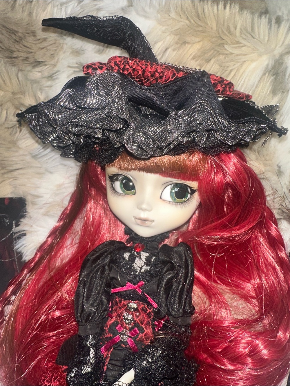 Beautiful Wilhelmina Pullip Doll - Picture 2 of 8